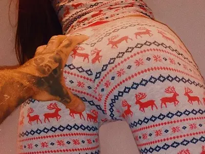 Сузанита показа как гаджето я щипе по дупарата (Вижте поредната й изцепка - Скандално фото)