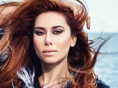 Теди Кацарова се натрови с храна (Певицата по спешност в болница - Подробности)