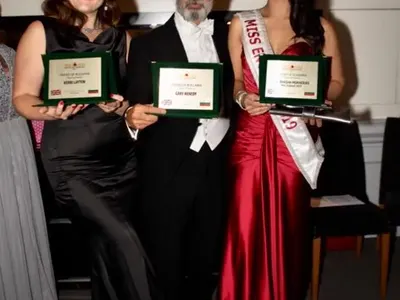 ТелеГАФ с лорд Евгени Минчев:  Наследниците на Десизо Монни блеснаха в злато и смокинг, Мис Англия стана „Приятел на България“ в бордо... още +  СНИМКИ