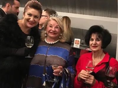 ТелеГАФ с лорд Евгени Минчев:  Наследниците на Десизо Монни блеснаха в злато и смокинг, Мис Англия стана „Приятел на България“ в бордо... още +  СНИМКИ