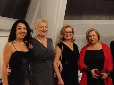 ТелеГАФ с лорд Евгени Минчев:  Наследниците на Десизо Монни блеснаха в злато и смокинг, Мис Англия стана „Приятел на България“ в бордо... още +  СНИМКИ