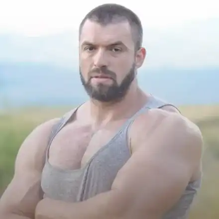 Тихомир от Фермата крие кошмарно детство (Губи майка си като малък, бавачка го малтретира, пълни устата му със сено и още)