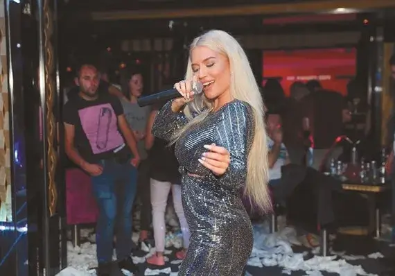 Тита по-оборотна от чалгаджийките, лапа по 50 бона на месец!