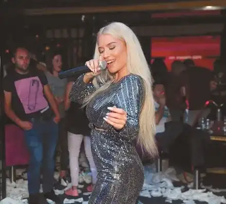 Тита по-оборотна от чалгаджийките, лапа по 50 бона на месец!