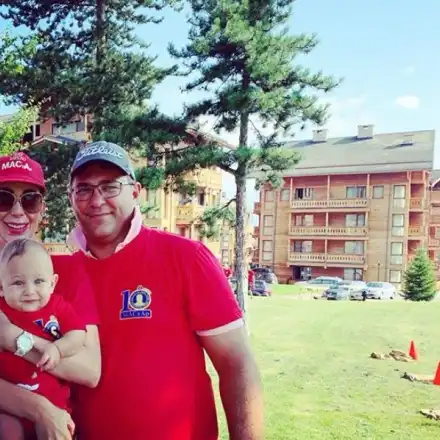 Тоца прави сина си президент