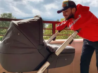 ТУЗАРЧЕ! Бебето на Криско с количка за 2 бона