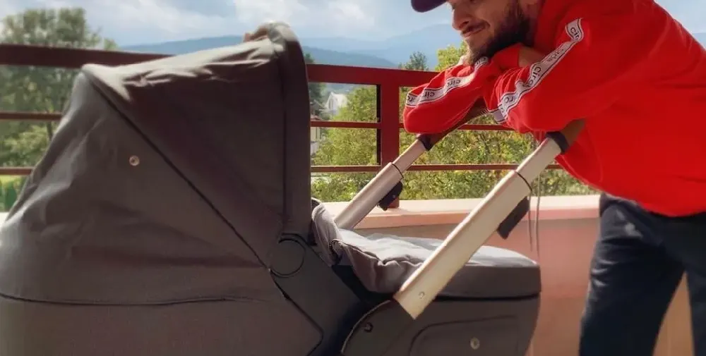 ТУЗАРЧЕ! Бебето на Криско с количка за 2 бона