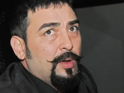 Устата се преквалифицира (Рапърът вече е стендъп комик)