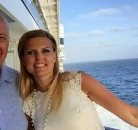 Вдовицата на Шарлопов спира да се храни след смъртта му