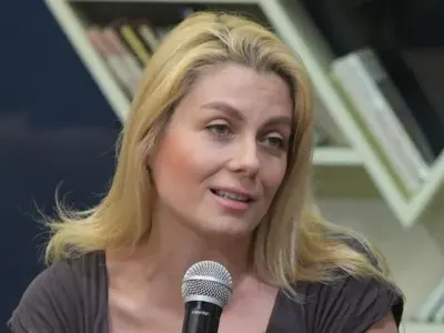 Венета Райкова стояла без заплата с месеци, тогава синът й разбрал, че няма Дядо Коледа