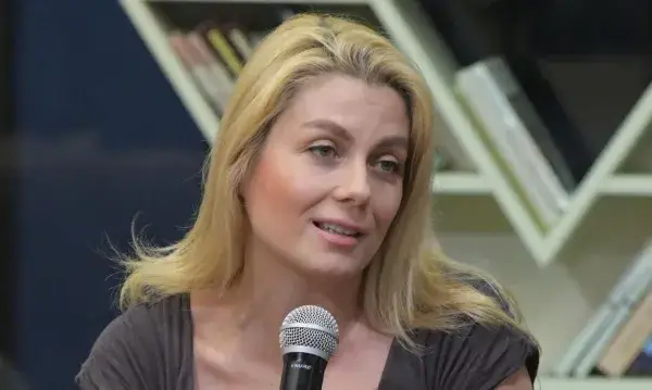 Венета Райкова стояла без заплата с месеци, тогава синът й разбрал, че няма Дядо Коледа