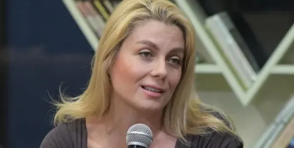 Венета Райкова стояла без заплата с месеци, тогава синът й разбрал, че няма Дядо Коледа