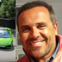 Вижте как скандалният адвокат с отнети права Стоян Рътков се фука с Ламборгини и Порше! (ВИДЕО)