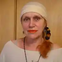 Внучката на Златю Бояджиев плати вода за 2 бона