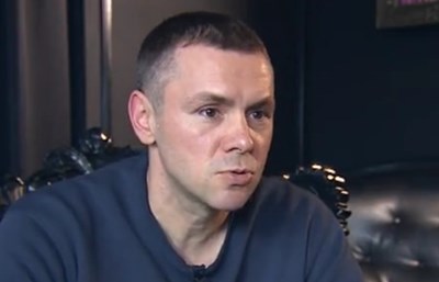 Ицо Хазарта пести от автомобил (Рапърът кара 30-годишна трошка)