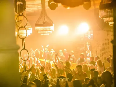 Зара изненадващо в България