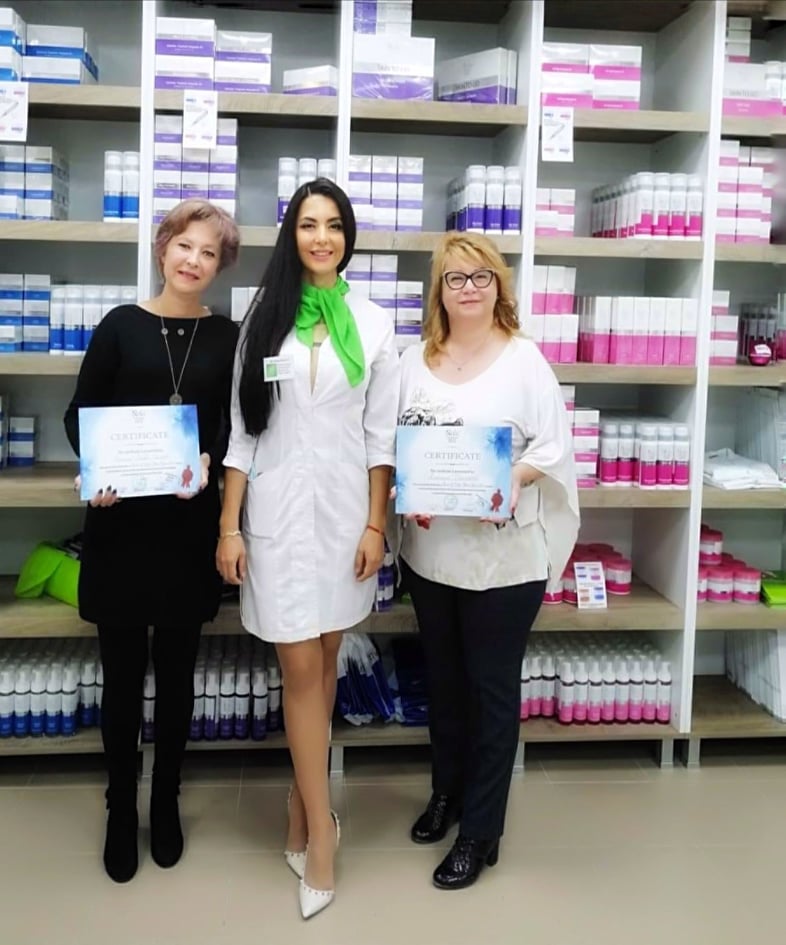Най-красивата лекарка - Полина Паньова сбъдва мечти преди Коледа (Снимки)