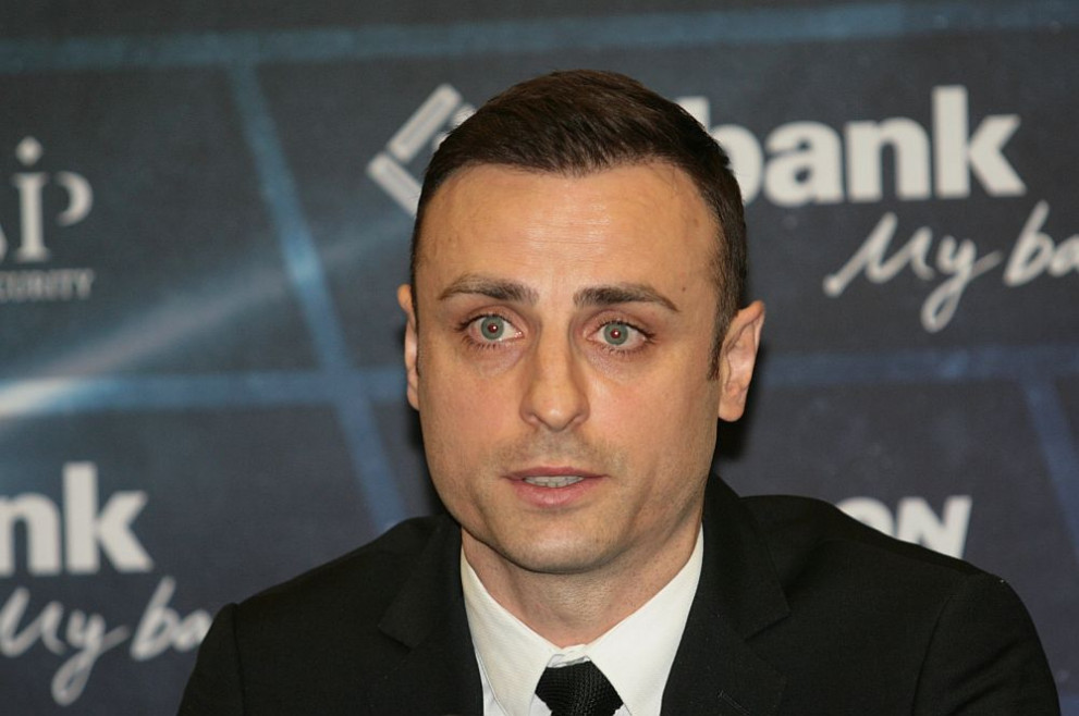 Димитър Бербатов в див скандал заради паркиране (Футболистът наглее, запушва автомобили на хора, за да не плаща за зона)