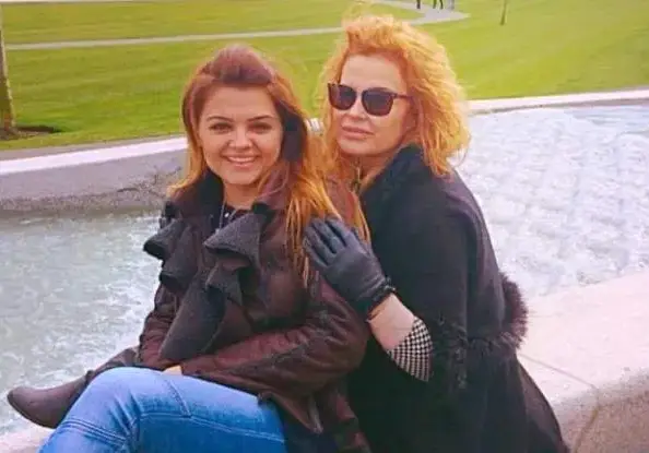 Аня Пенчева не се отделя от внучето си