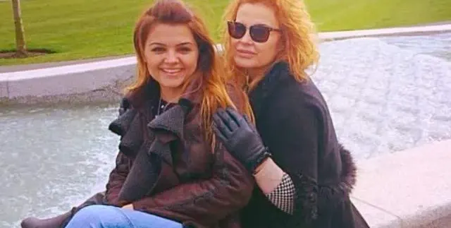 Аня Пенчева не се отделя от внучето си