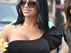 Анита Мейзер не се крие след затвора, върна се в Лас Вегас (Скандалната силиконка заработва като мениджър)