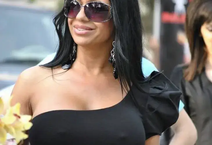 Анита Мейзер не се крие след затвора, върна се в Лас Вегас (Скандалната силиконка заработва като мениджър)