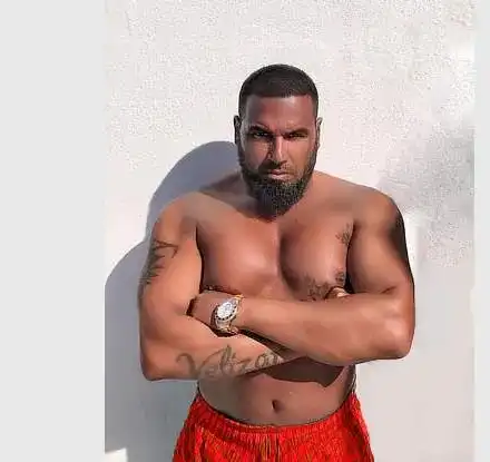 Азис ходи на пазар с охрана (Мъжагата се реди вместо него по опашки)