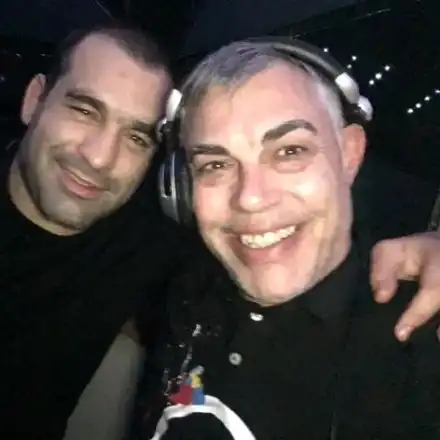 Багата бройка палави студентки в меката на чалгата (Снимки)