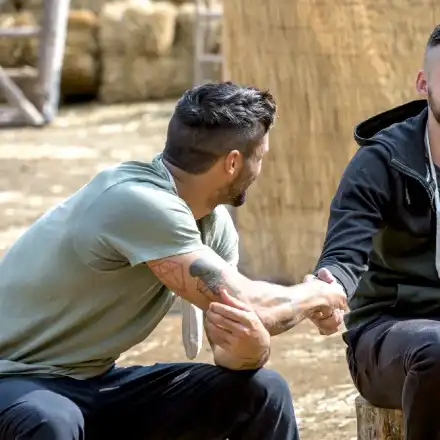 Бизнесмен хипонотизира кози във „Фермата“