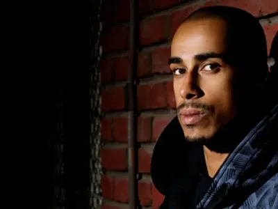 Бобо се надува, че е известен