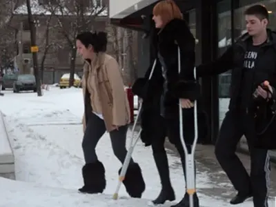 Бухалки за звездите: Неизвестни потрошиха Деси Зидарова, сбъркали Ивайло Колев с любовник на съседка + още брутални нападения и случки