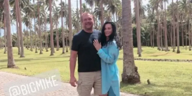 Цеци Красимирова най-накрая на меден месец (Струмейтис я заведе на Фиджи)