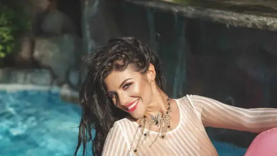 Часове преди конкурса Черната Михаела избухна: Аз ще съм новата Мис Плеймейт, платих си титлата!