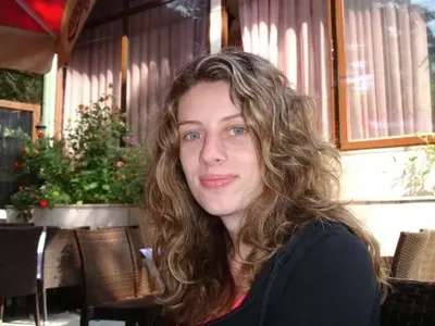 Дъщерята на Иво Карамански пръска пачки във Франция