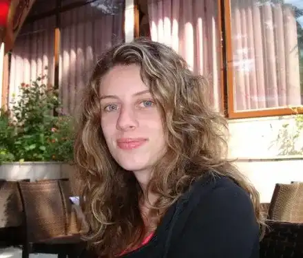 Дъщерята на Иво Карамански пръска пачки във Франция