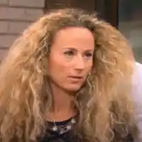 Деси Добрева не може да спи (Певицата си бие шамари за наказание)