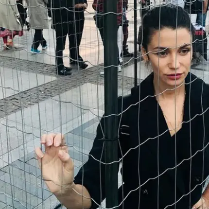 Диляна Попова влезе в клетка заради животни