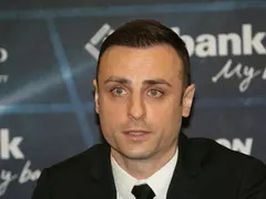 Димитър Бербатов в див скандал заради паркиране (Футболистът наглее, запушва автомобили на хора, за да не плаща за зона)