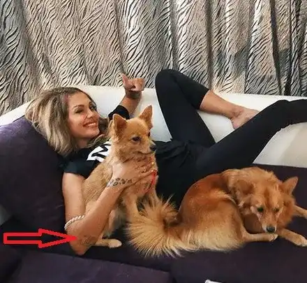 Джулиана Гани показа кичозна татуировка