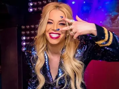 Емилия пропя на испански