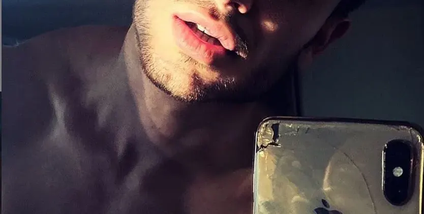 Емрах си потроши телефона