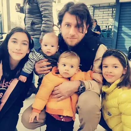 Ето го семейството на Плачков и Мариана Попова