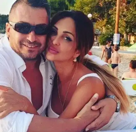 Гадже глези Глория в Оман