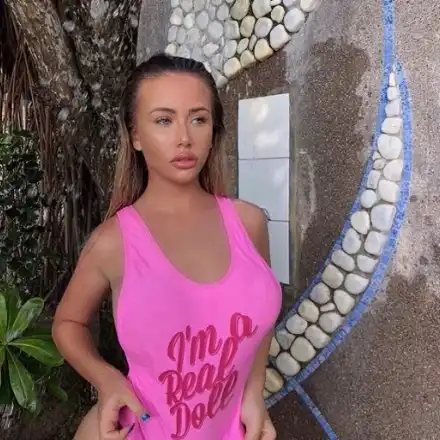 Гери-Никол ще пее по бански на Студентския празник