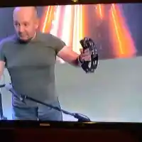 Годжи счупи ръка (Басистът смени китарата с дайре - Всичко за сакатлъка)