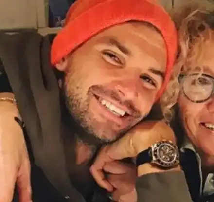 Гришо се прибира в България след ваканция в Исландия