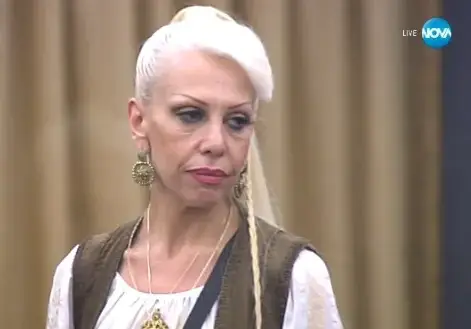 Хакнаха и профила на Луна