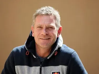 Юлиан Вергов разкри: Ще ставам тираджия! (Актьорът мечтаел да работи като боклукчия)