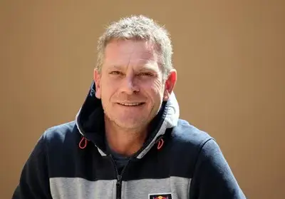 Юлиан Вергов разкри: Ще ставам тираджия! (Актьорът мечтаел да работи като боклукчия)