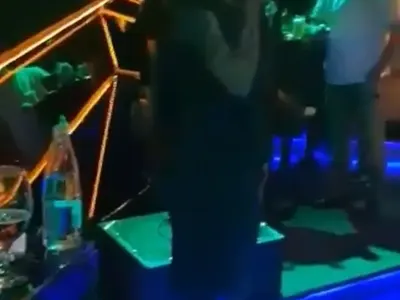 Жана Бергендорф показа коремче